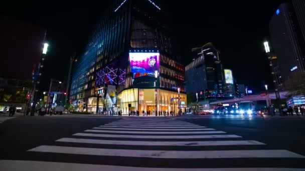 Ginza Tokyo şehir merkezinde sokak bir timelapse gece uzun pozlama geniş çekim — Stok video