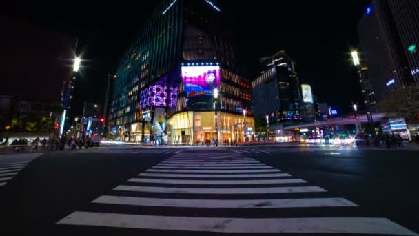 Ginza Tokyo şehir merkezinde sokak bir timelapse gece uzun pozlama geniş çekim — Stok video