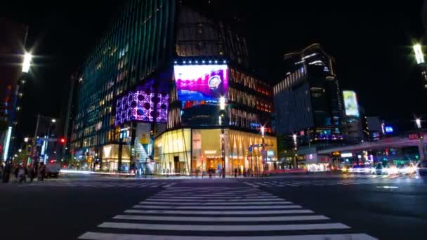 Un timelapse de la calle en el centro de Ginza Tokio por la noche amplia exposición tiro — Vídeos de Stock