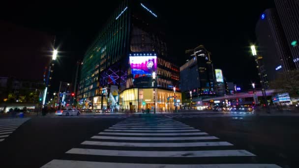 Ginza Tokyo şehir merkezinde sokak bir timelapse gece uzun pozlama geniş çekim — Stok video