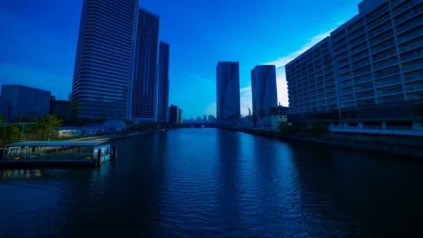 Časový interval zapadajícího slunce nedaleko Baytu v podnikatelském městě Ariake Tokio — Stock video