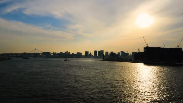 Puesta de sol cerca de la zona de bayas en Ariake Tokio — Vídeo de stock