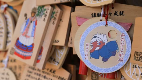 Вотивные таблички в храме Хе в Токио — стоковое видео