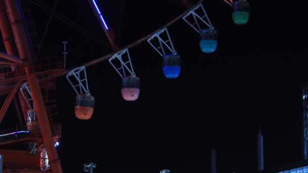 Grande roue au parc d'attractions de Tokyo — Video