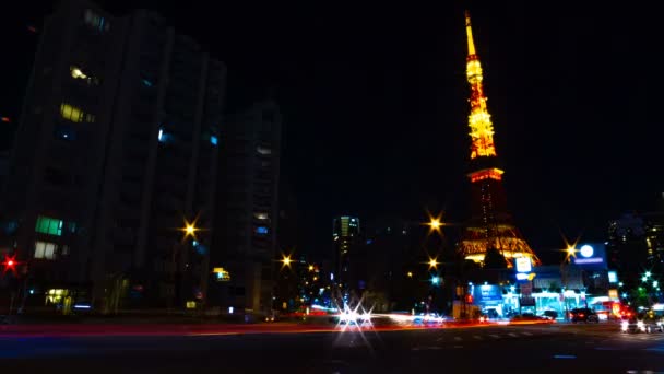 Uma cronologia no cruzamento atrás da torre alta em Tóquio — Vídeo de Stock