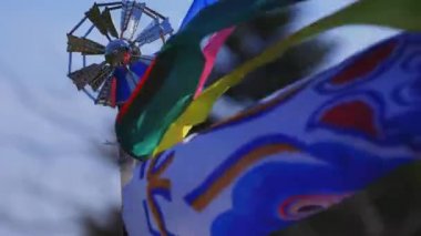 Ibaraki gündüz güneşli Ryujin büyük köprüde sazan flamalar