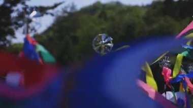 Ibaraki gündüz güneşli Ryujin büyük köprüde sazan flamalar