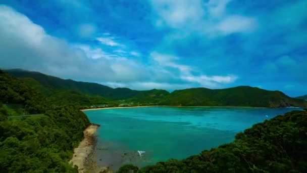 A TimeLapse a hegyfok közelében a kék óceán Amami Oshima Kagoshima — Stock videók