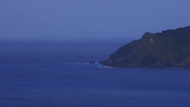 在鹿儿岛岛的蓝海附近的曼嫩崎海角宽射 — 图库视频影像