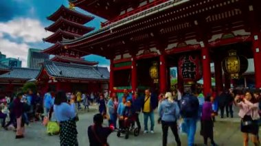 Asakusa Tokyo geniş atış Sensouji tapınağında ana eski moda kapı bir timelapse