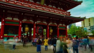 Asakusa Tokyo geniş atış Sensouji tapınağında ana eski moda kapı bir timelapse