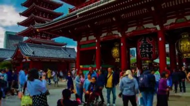 Asakusa Tokyo geniş atış Sensouji tapınağında ana eski moda kapı bir timelapse