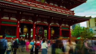 Asakusa Tokyo geniş atış Sensouji tapınağında ana eski moda kapı bir timelapse