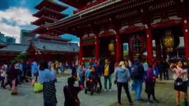 Asakusa Tokyo geniş atış Sensouji tapınağında ana eski moda kapı bir timelapse