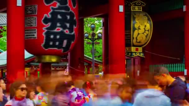 Временные ворота в храме Сенсудзи в Асакусе, Токио. — стоковое видео