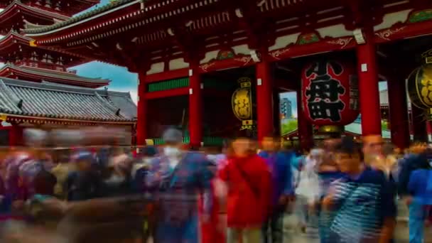 Un timelapse de la puerta principal a la antigua en el templo Sensouji en Asakusa Tokio tiro ancho — Vídeos de Stock