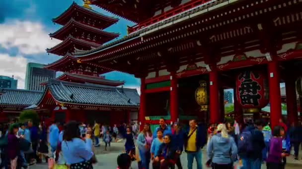 Un timelapse de la puerta principal a la antigua en el templo Sensouji en Asakusa Tokio tiro ancho — Vídeos de Stock