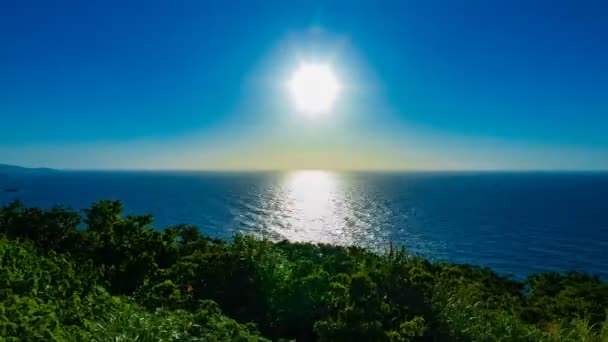 Время захода солнца в панорамном океане у мыса Минеяма в Амами Осима Кагосима — стоковое видео