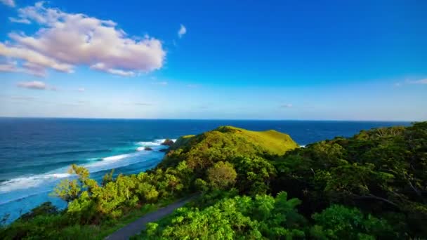 V blízkosti panoramatického oceánu v Amami Ošima Kagošimě se nachází příďová linie Mijakozaki — Stock video