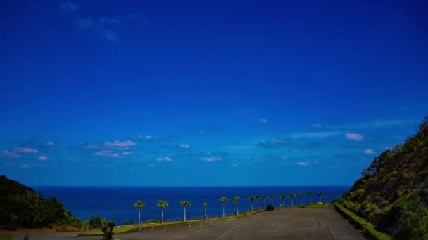 A TimeLapse a hegyfok közelében a panorámás óceán Amami Oshima széles lövés — Stock videók