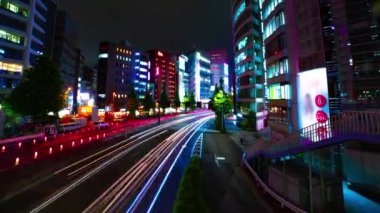 Shinjuku Tokyo geniş atış neon kasabasında sokak bir timelapse