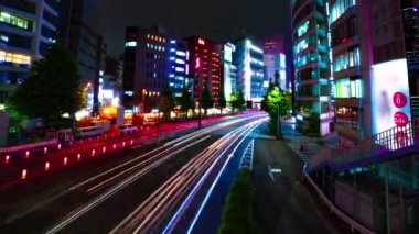 Shinjuku Tokyo geniş atış neon kasabasında sokak bir timelapse