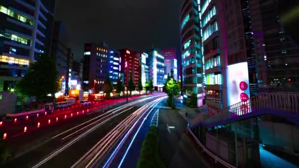 Ein Zeitraffer der Straße in der Neon-Stadt in Shinjuku Tokyo-Weitwinkelaufnahme — Stockvideo