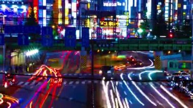 Shinjuku Tokyo geniş atış neon kasabasında sokak bir timelapse