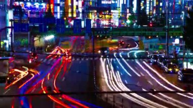 Shinjuku Tokyo geniş atış neon kasabasında sokak bir timelapse