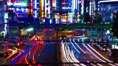 Shinjuku Tokyo geniş atış neon kasabasında sokak bir timelapse