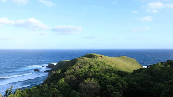 Promontorio Miyakozaki cerca del océano azul en Amami oshima Kagoshima — Vídeo de stock