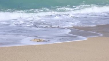 Amami oshima Kagoshima Kuninao plajda Hafif dalgalar