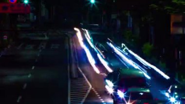 Tokyo'da Oume caddesinde şehir caddesinin bir timelapse uzun pozlama geniş çekim