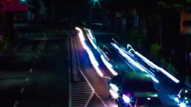Tokyo'da Oume caddesinde şehir caddesinin bir timelapse uzun pozlama geniş çekim