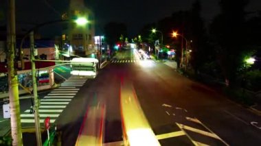 Tokyo'da Oume caddesinde şehir caddesinin bir timelapse uzun pozlama geniş çekim