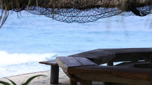 Beach through the pavilion in Amami oshima Kagoshima — Stock Video