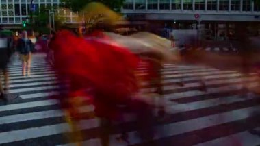 Shibuya Tokyo gündüz geniş çekim geçişte insanların bir timelapse