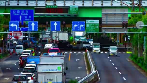 Sebuah tiLapse jalan mobil di jalan Kanpachi di Tokyo siang hari tembakan lebar — Stok Video