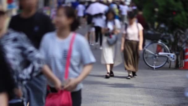 Walking människor på Downtown Street i Shinjuku — Stockvideo
