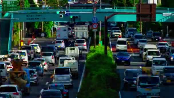 Автомобильная улица на проспекте Канпати в Токио, дневная съемка — стоковое видео