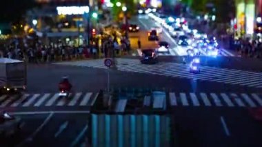 Shibuya Tokyo tilt vardiya neon kasabasında scramble geçiş bir timelapse