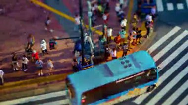 Tokyo yüksek açı tiltshift Shibuya geçişinde bir timelapse