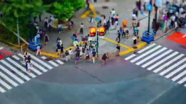 Tokyo yüksek açı tiltshift Shibuya geçişinde bir timelapse
