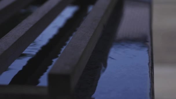 Корыто для очищения в храме Икегами в Токио — стоковое видео
