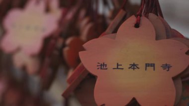 Tokyo'daki Ikegami honmonji tapınağında adak tabletleri