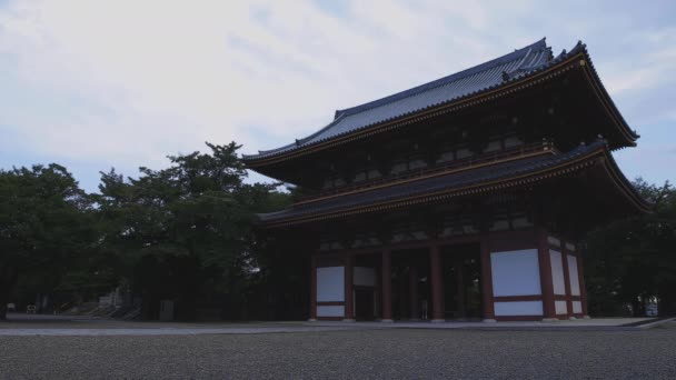 Belangrijkste tempel in Ikegami honmonji-tempel in Tokio Wide shot — Stockvideo
