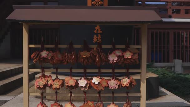 Votive tablets at Ikegami honmonji temple in Tokyo — Stock Video