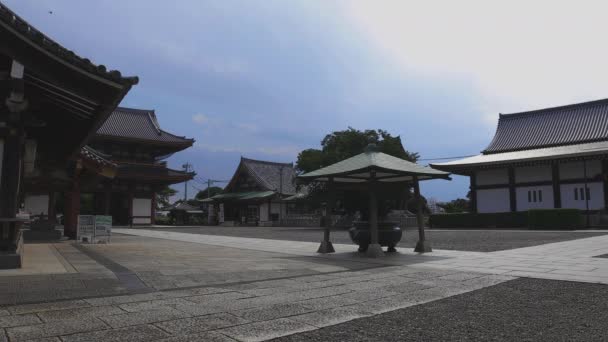 Belangrijkste tempel in Ikegami honmonji-tempel in Tokio Wide shot — Stockvideo