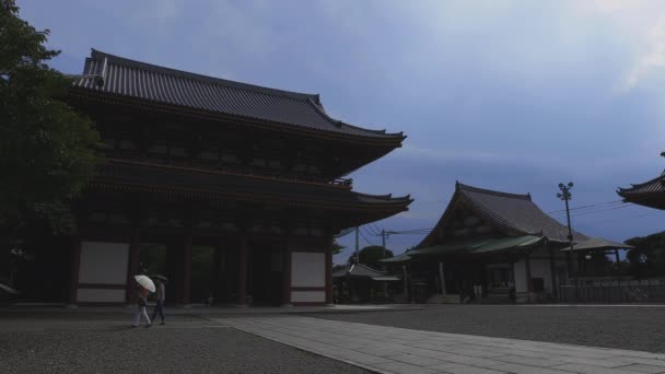 Templo principal em Ikegami honmonji templo em Tóquio tiro largo — Vídeo de Stock