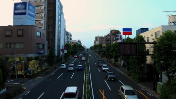 Uma rua no centro da cidade na avenida Kanpachi em Tóquio durante o dia — Vídeo de Stock